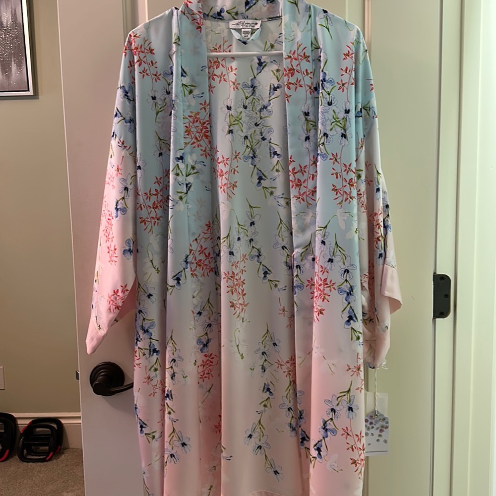 NWT Jonquil in Bloom Robe